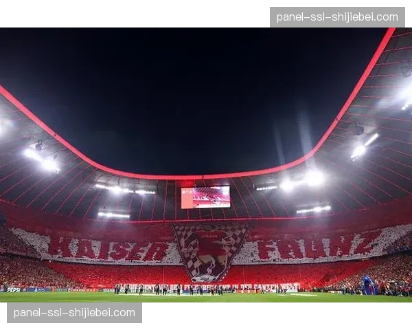 拜仁球迷看台展出巨型TIFO，致敬已故传奇贝肯鲍尔。